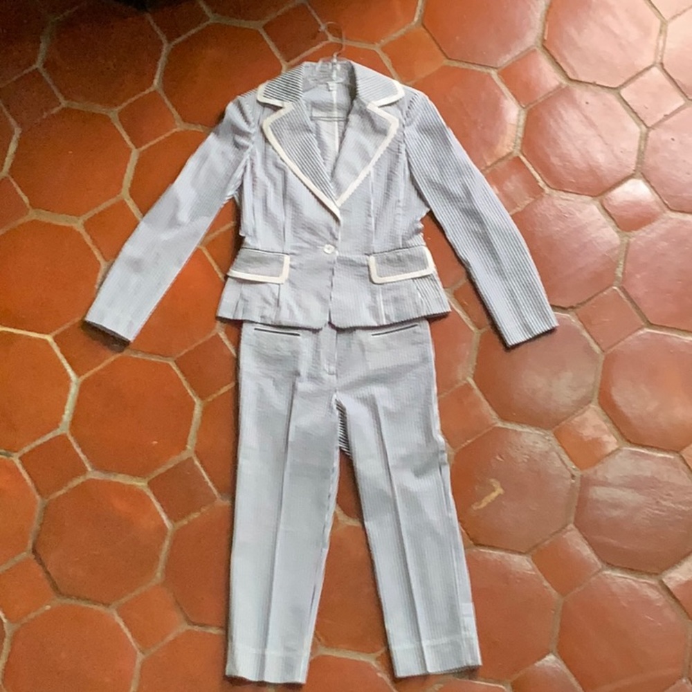 St John Capri / Crop Pant Suit size 2